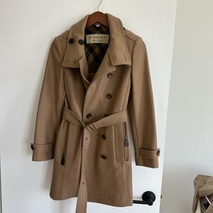 Burberry- us 4 size , not worn. I moved to miami and no need it